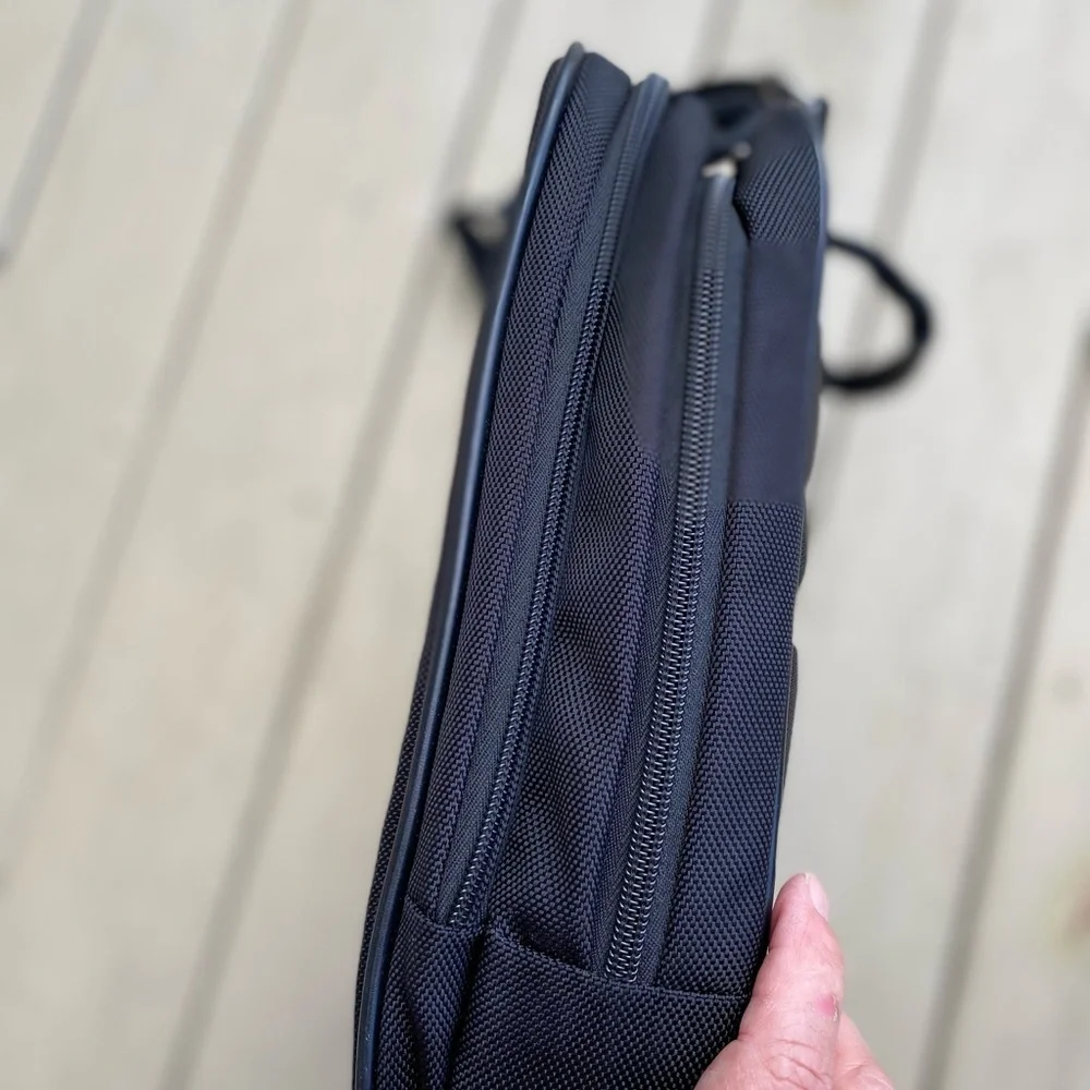 NWOT Samsonite - Black briefcase with handles & adj. straps, 17”W x 12”H x 4”D